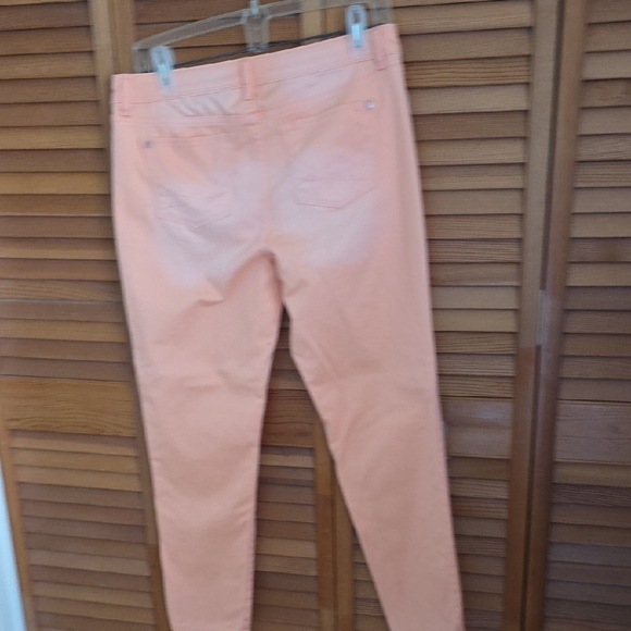 Simply Vera Wang Women's Washed Look Coral Skinny Jeans Soft Cotton Never Worn - Picture 2 of 3